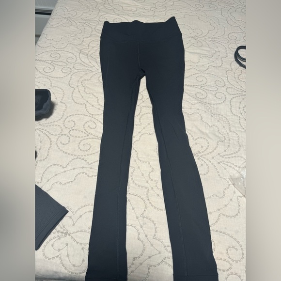 Women’s Lululemon’s size 6 black reveal leggings new - Picture 1 of 5